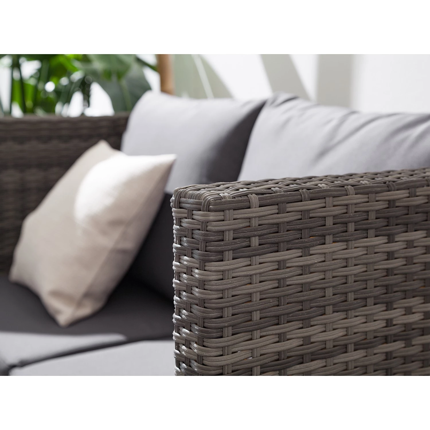 Jardi Ensemble lounge Roizy (6 éléments) - Polyrotin / Tissu - Gris / Acacia 15 Jardi Ensemble lounge Roizy (6 éléments) - Polyrotin / Tissu - Gris / Acacia – Image 15