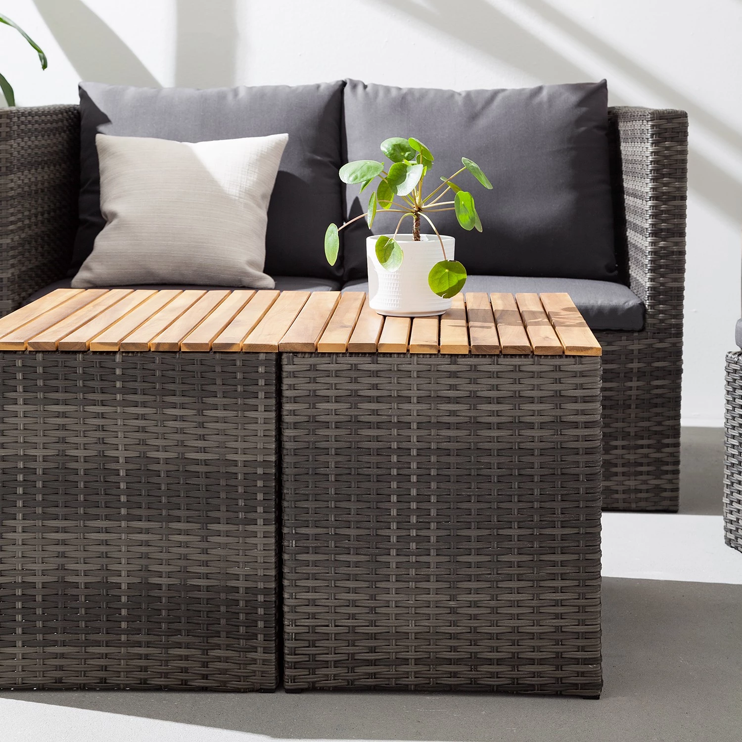 Jardi Ensemble lounge Roizy (6 éléments) - Polyrotin / Tissu - Gris / Acacia 17 Jardi Ensemble lounge Roizy (6 éléments) - Polyrotin / Tissu - Gris / Acacia – Image 17