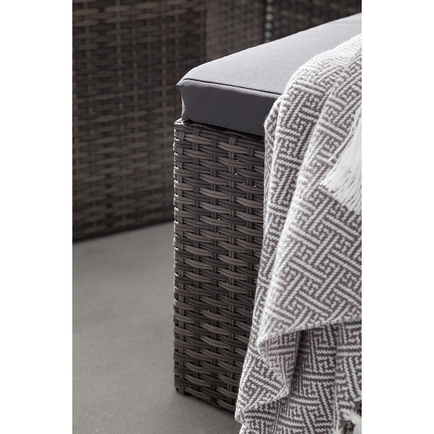 Jardi Ensemble lounge Roizy (6 éléments) - Polyrotin / Tissu - Gris / Acacia 19 Jardi Ensemble lounge Roizy (6 éléments) - Polyrotin / Tissu - Gris / Acacia – Image 19