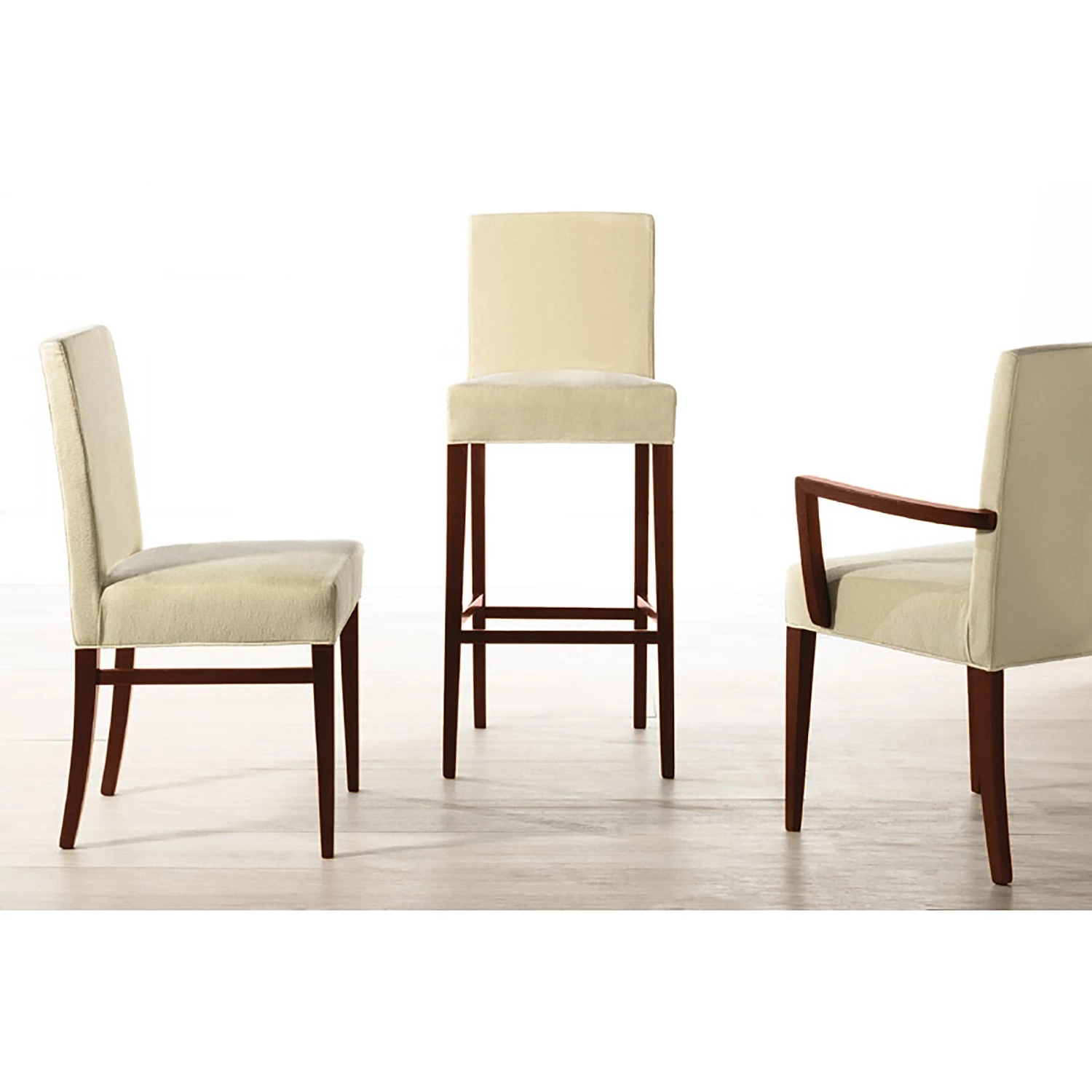 Red Living Chaise de bar Camillas II - Tissu structuré / Hêtre massif- Beige / Imitation noyer 2 Red Living Chaise de bar Camillas II - Tissu structuré / Hêtre massif- Beige / Imitation noyer – Image 2